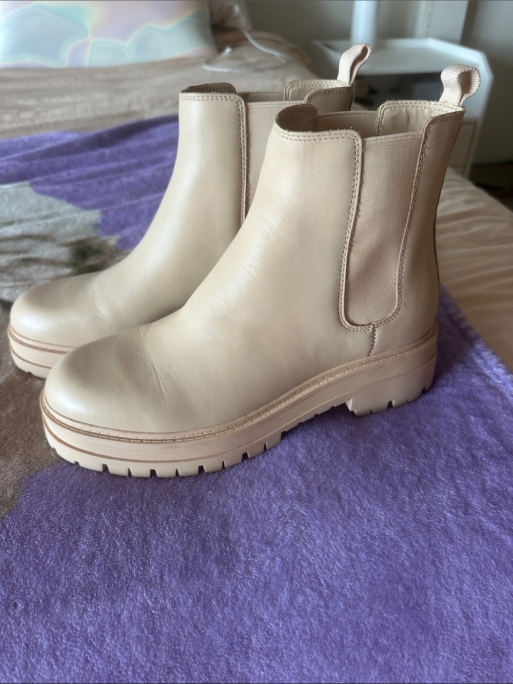 Marc Fisher Pietro Chelsea Lug Booties size 8